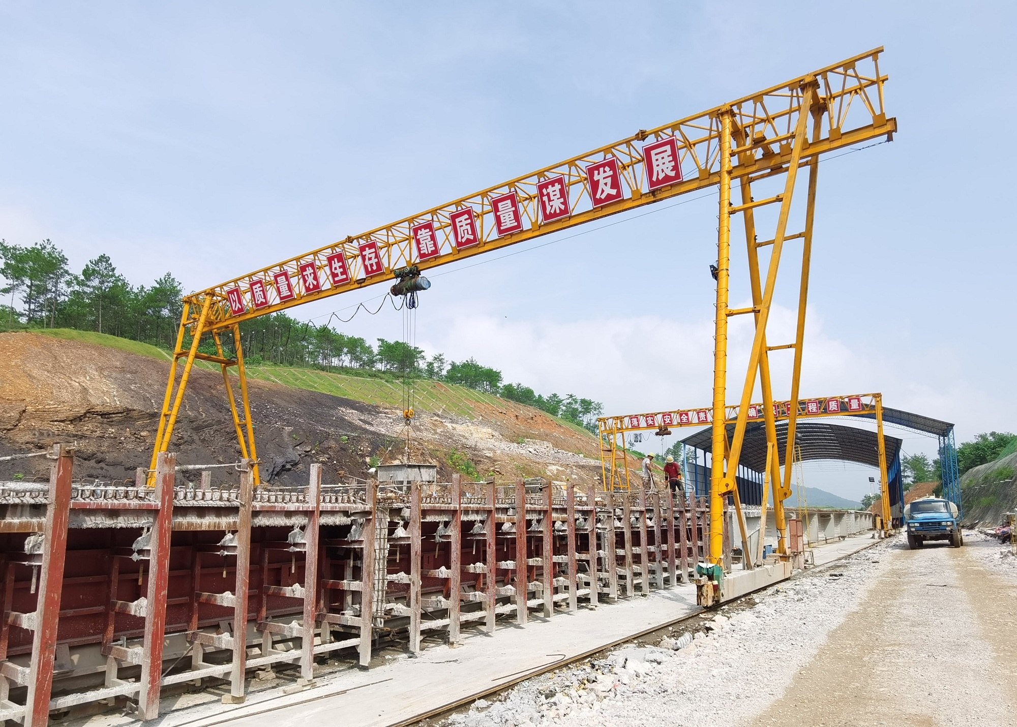 20200810101942.jpg 龍瑯三標(biāo)二處447片T梁全部預(yù)制完成_副本.jpg