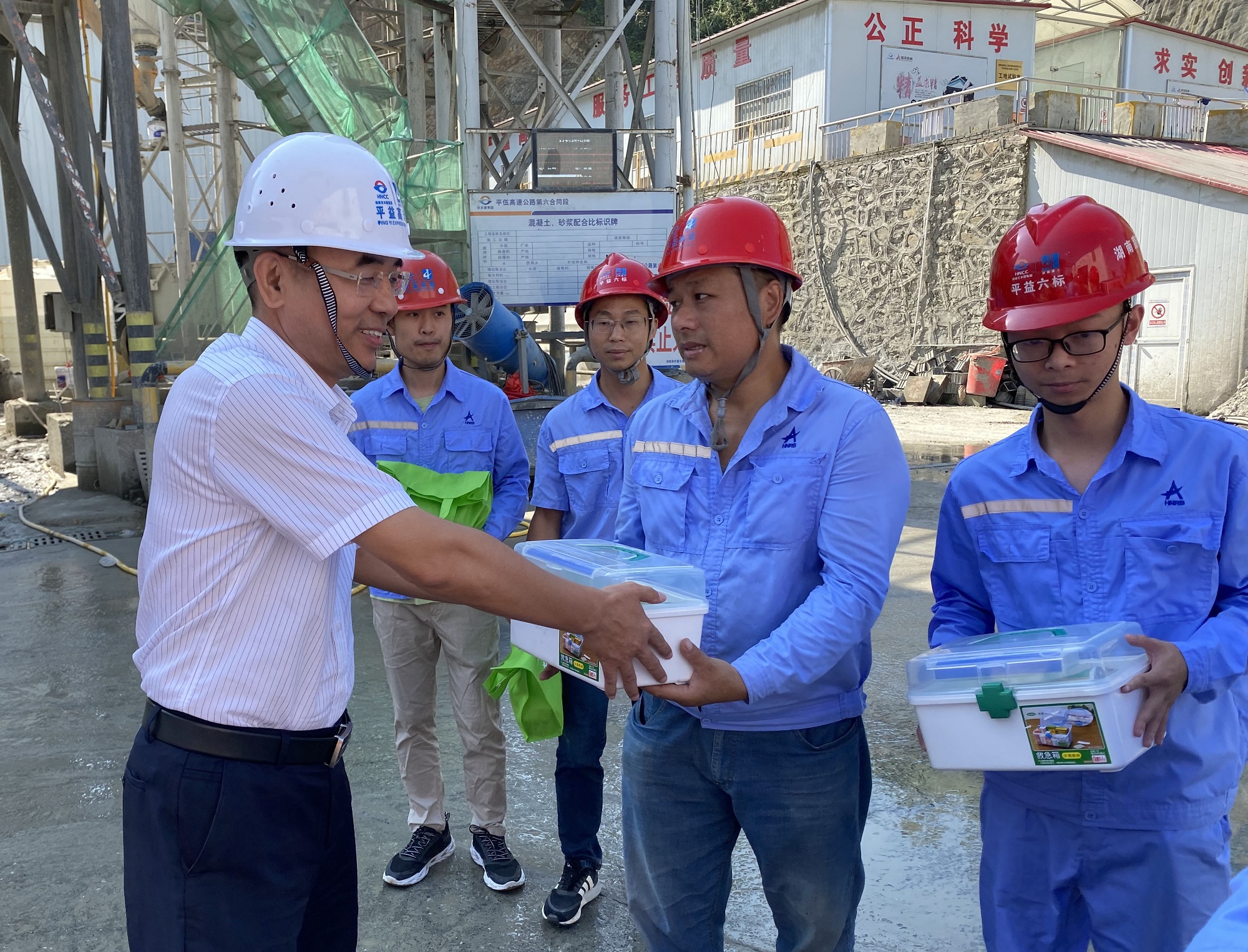 20200831446971.jpg 王術飛赴平伍六標開展送清涼__副本.jpg