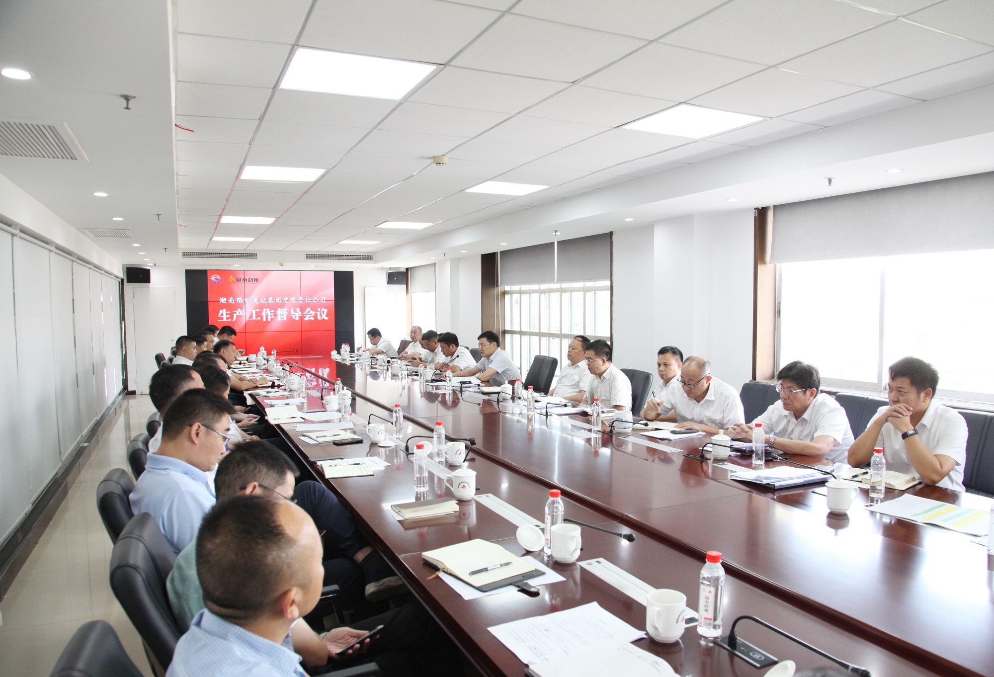 楊宏偉出席生產(chǎn)工作督導(dǎo)會(huì).jpg