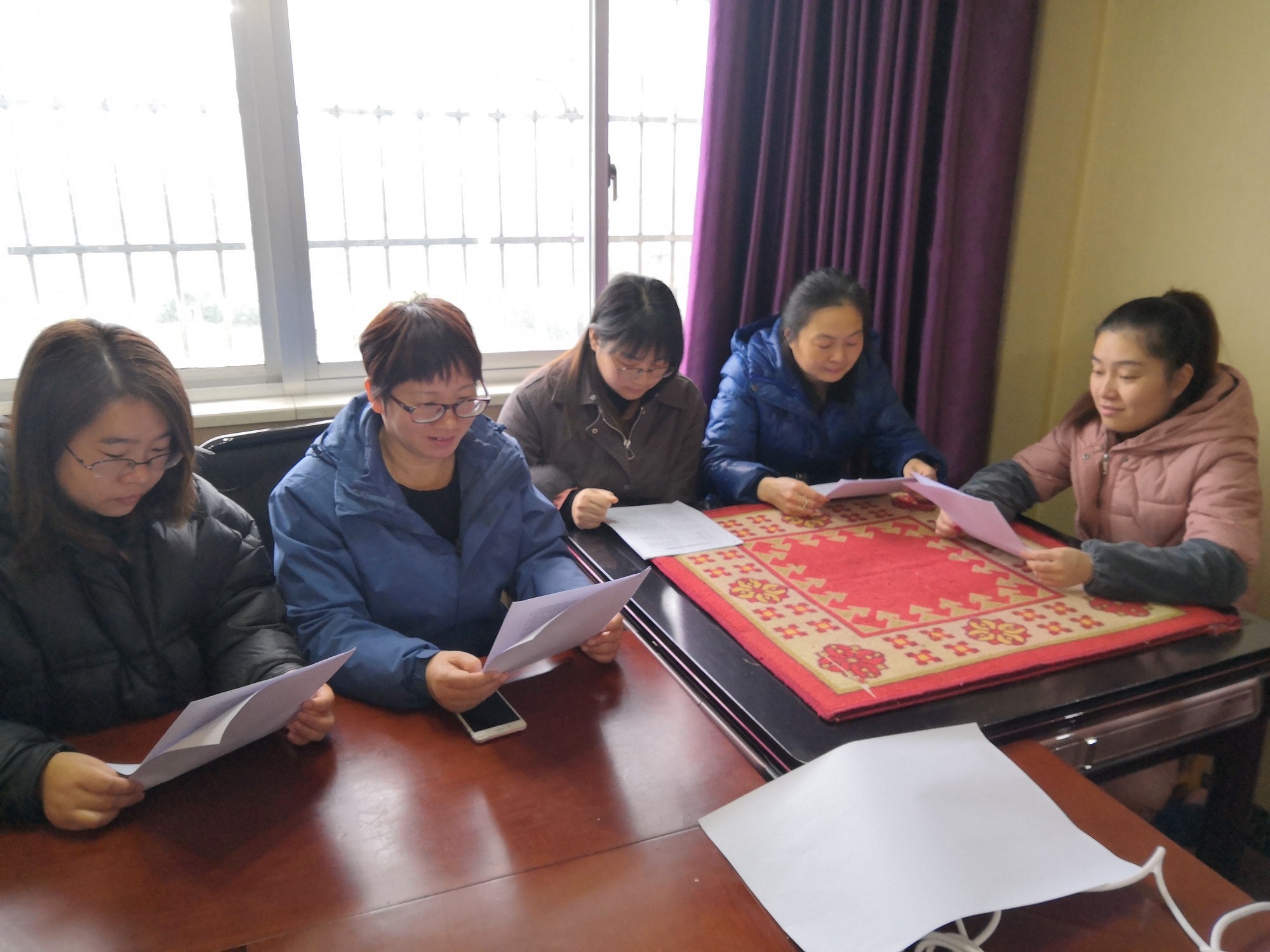 20210312697975.jpg 9項目女職工進行法律法規(guī)學習.jpg