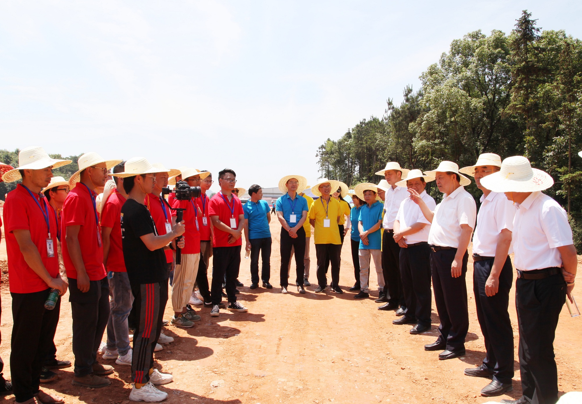 20210707114985.jpg 4龔智輝等領(lǐng)導現(xiàn)場觀賽并與參賽選手交流IMG_4429_副本.jpg