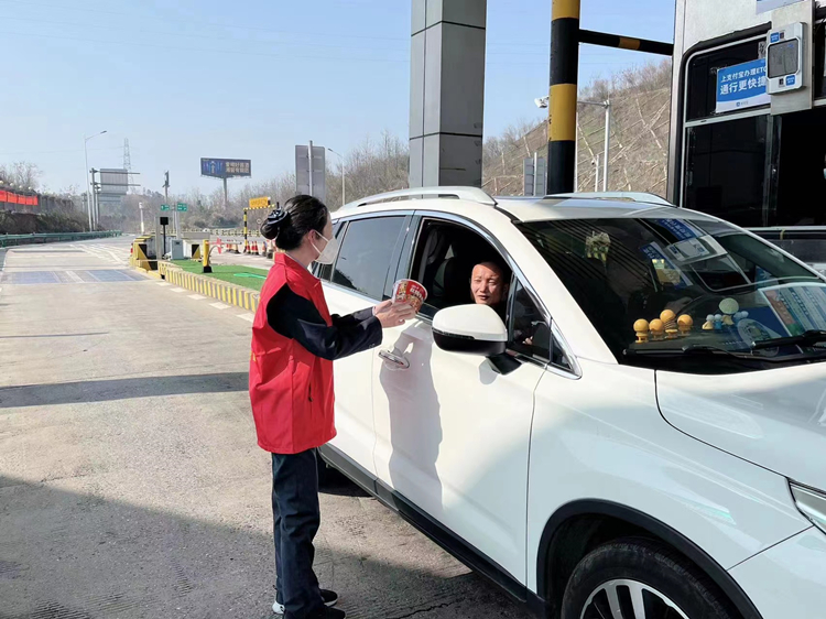 20230308302986.jpg 醴陵?yáng)|收費(fèi)站收費(fèi)廣場(chǎng)志愿服務(wù)1.jpg