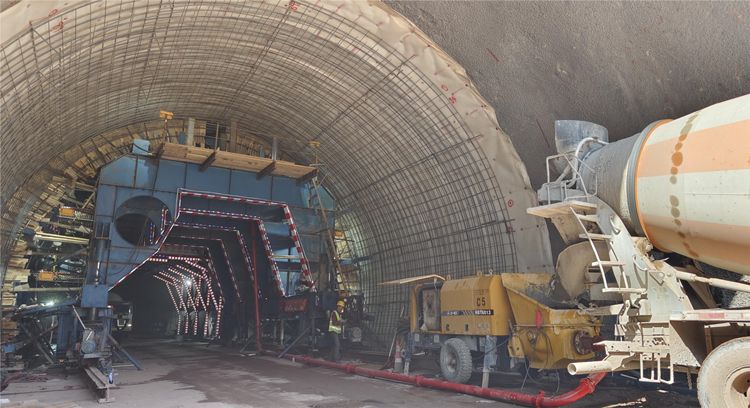 20230831504203.jpg 圖片:蘭永臨2標(biāo)徐頂山隧道首模二襯澆筑完成.jpg