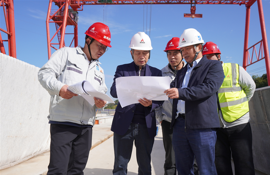 20251121100539.jpg 周強調(diào)研督導桃源樞紐二線橋梁項目建設_副本.jpg